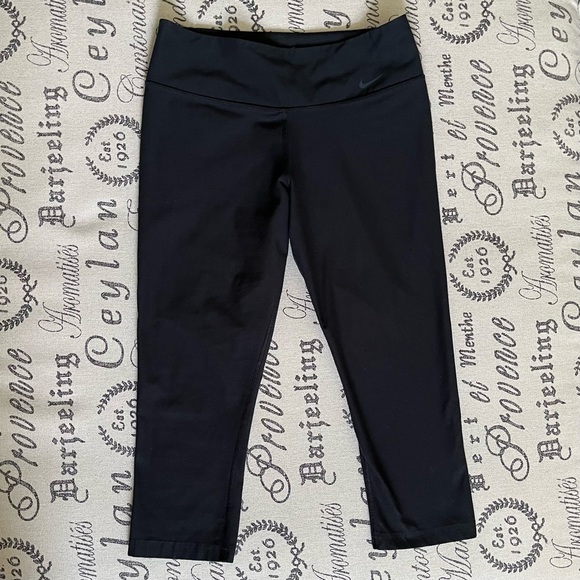 Nike Pants - Nike Capri leggings